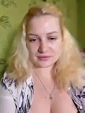 Snapshot of Steshaa chatting on 11/06/25, 08:43 Steshaa online show from 11/06/25, 08:43