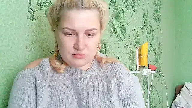 Snapshot of Steshaa chatting on 11/12/25, 10:37 Steshaa online show from 11/12/25, 10:37