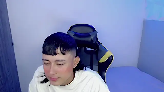 Snapshot of Tatann_18 chatting on 11/05/25, 09:48 Tatann 18 online show from 11/05/25, 09:48