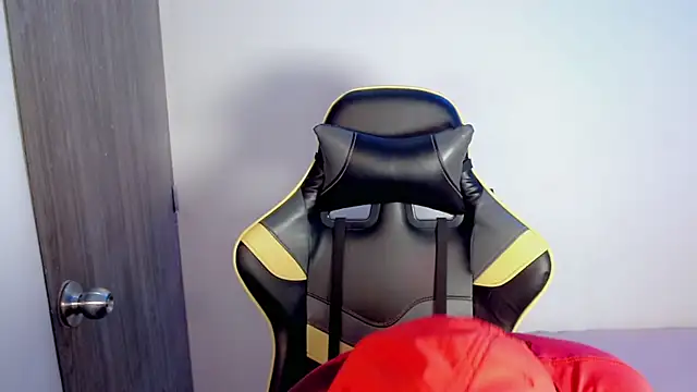 Snapshot of Tatann_18 chatting on 11/06/25, 07:15 Tatann 18 online show from 11/06/25, 07:15