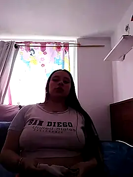 Snapshot of Thamara- chatting on 11/07/25, 06:08 Thamara- online show from 11/07/25, 06:08