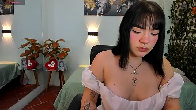 pixie kat online show from 11/08/25, 10:52