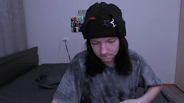 Snapshot of RaidenXL chatting on 11/17/25, 08:36 RaidenXL online show from 11/17/25, 08:36