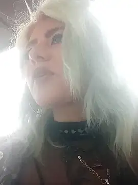 Snapshot of Hollywouldd chatting on 11/10/25, 05:01 Hollywouldd online show from 11/10/25, 05:01