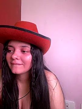 Snapshot of candicewest_ chatting on 12/17/25, 04:35 candicewest online show from 12/17/25, 04:35