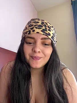 Snapshot of candicewest_ chatting on 12/20/25, 06:04 candicewest online show from 12/20/25, 06:04