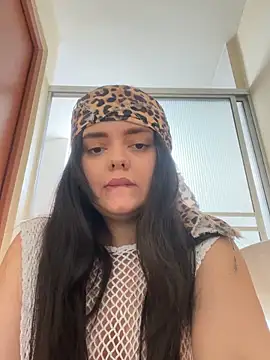 Snapshot of candicewest_ chatting on 12/21/25, 03:30 candicewest online show from 12/21/25, 03:30