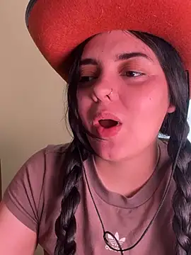 Snapshot of candicewest_ chatting on 02/26/26, 03:11 candicewest online show from 02/26/26, 03:11