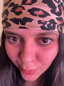 Snapshot of candicewest_ chatting on 03/05/26, 04:03 candicewest online show from 03/05/26, 04:03