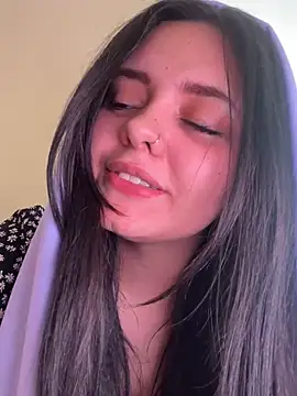 Snapshot of candicewest_ chatting on 03/10/26, 04:34 candicewest online show from 03/10/26, 04:34