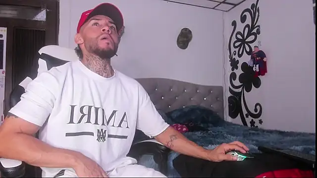 Snapshot of couple-hothot chatting on 11/15/25, 10:04 couple-hothot online show from 11/15/25, 10:04