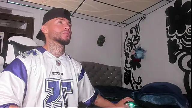 Snapshot of couple-hothot chatting on 11/19/25, 09:26 couple-hothot online show from 11/19/25, 09:26