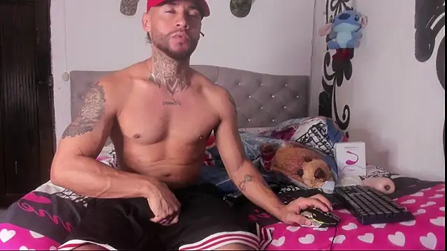 Snapshot of couple-hothot chatting on 11/21/25, 10:41 couple-hothot online show from 11/21/25, 10:41