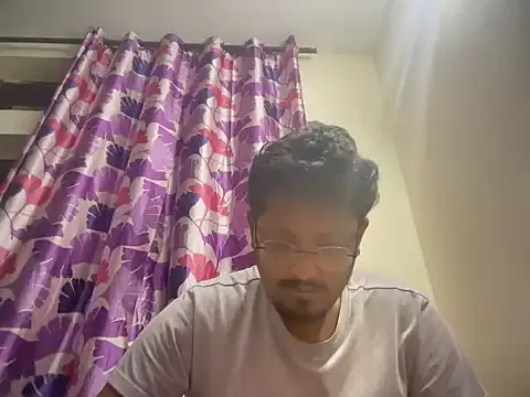 Snapshot of Your_yash2 chatting on 11/22/25, 12:37 Your yash2 online show from 11/22/25, 12:37