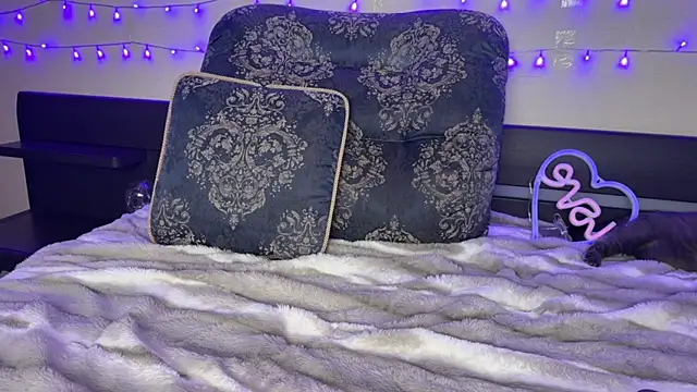 Snapshot of Fantasy_Moonlightt chatting on 12/19/25, 12:23 Fantasy Moonlightt online show from 12/19/25, 12:23