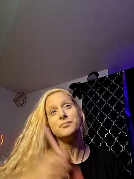 Snapshot of GemmaJustice1127 chatting on 07/14/26, 04:13 GemmaJustice1127 online show from 07/14/26, 04:13