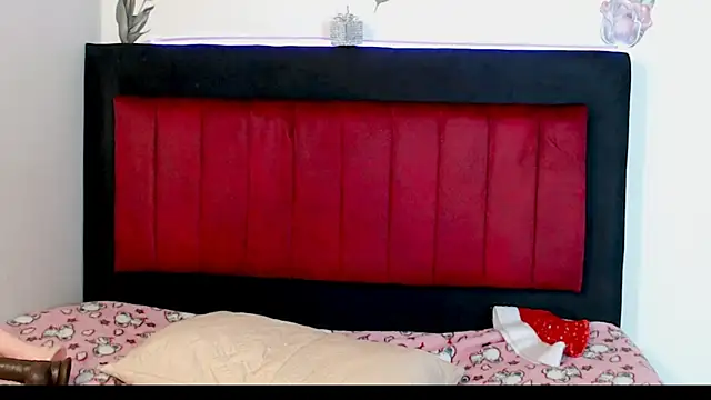 Snapshot of AMARYXS chatting on 12/20/25, 12:23 AMARYXS online show from 12/20/25, 12:23