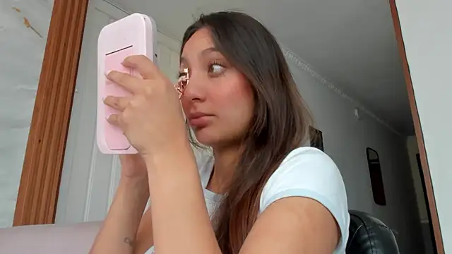 Snapshot of LilyGarcia chatting on 06/20/26, 03:37 LilyGarcia online show from 06/20/26, 03:37