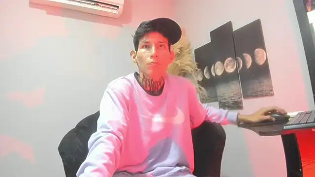 Snapshot of David_Power chatting on 11/12/25, 03:40 David Power online show from 11/12/25, 03:40