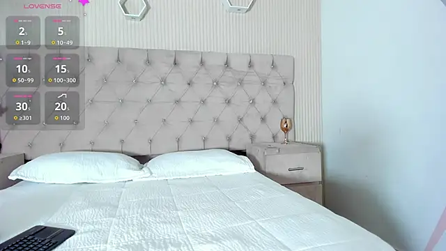 ZarinaWynne online show from 05/11/26, 01:39