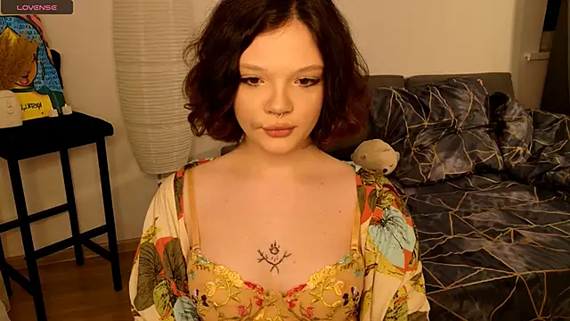 Snapshot of Sweety_cheeky chatting on 02/24/26, 02:09 Sweety cheeky online show from 02/24/26, 02:09