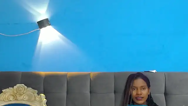 Snapshot of Aliis_Love chatting on 11/18/25, 08:19 Aliis Love online show from 11/18/25, 08:19