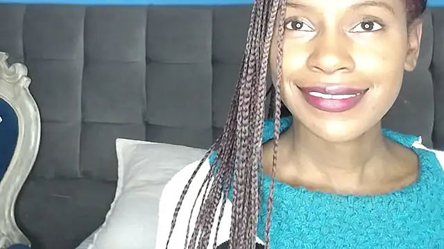 Snapshot of Aliis_Love chatting on 11/18/25, 08:24 Aliis Love online show from 11/18/25, 08:24