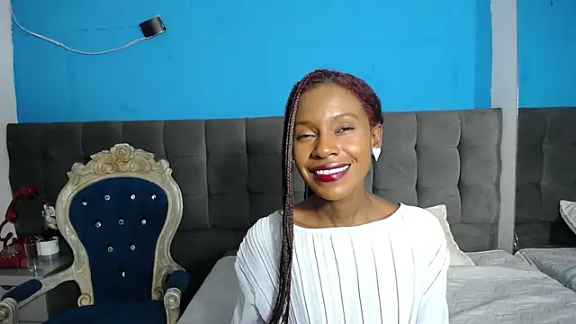 Snapshot of Aliis_Love chatting on 11/19/25, 08:25 Aliis Love online show from 11/19/25, 08:25