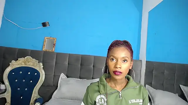 Snapshot of Aliis_Love chatting on 11/19/25, 08:42 Aliis Love online show from 11/19/25, 08:42