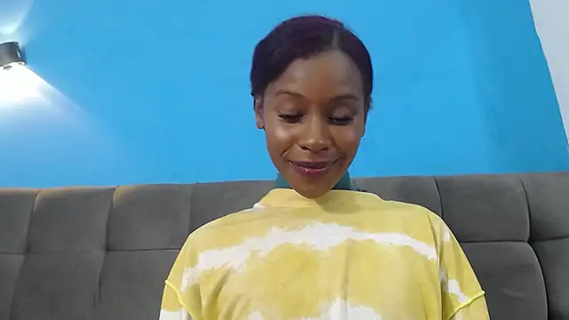 Snapshot of Aliis_Love chatting on 11/22/25, 10:58 Aliis Love online show from 11/22/25, 10:58