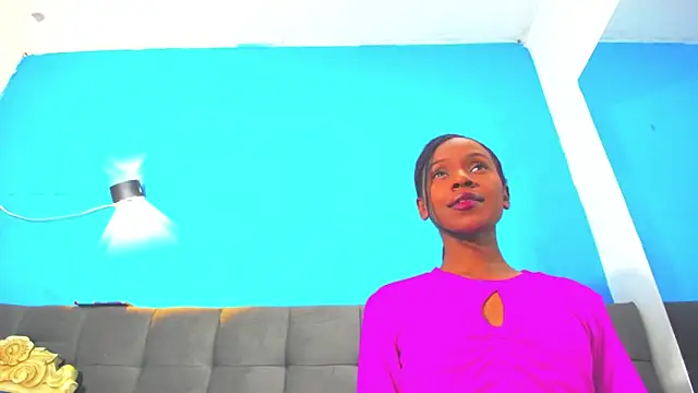 Snapshot of Aliis_Love chatting on 11/25/25, 03:50 Aliis Love online show from 11/25/25, 03:50