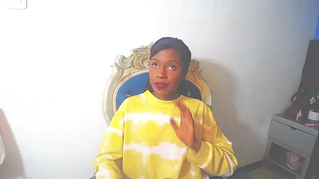 Snapshot of Aliis_Love chatting on 11/27/25, 04:47 Aliis Love online show from 11/27/25, 04:47