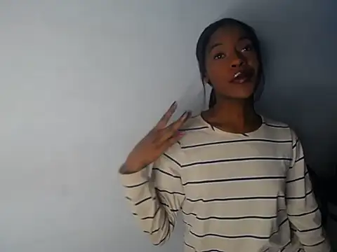 Snapshot of Aliis_Love chatting on 12/04/25, 08:34 Aliis Love online show from 12/04/25, 08:34