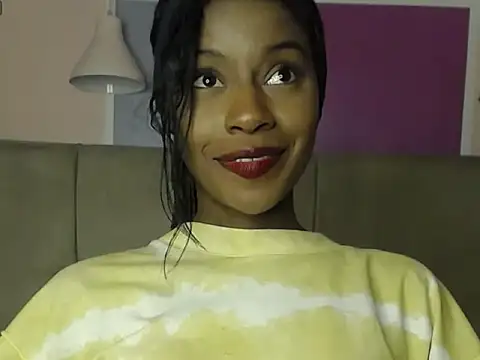 Snapshot of Aliis_Love chatting on 12/14/25, 01:33 Aliis Love online show from 12/14/25, 01:33