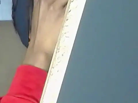 Snapshot of Aliis_Love chatting on 12/15/25, 05:17 Aliis Love online show from 12/15/25, 05:17