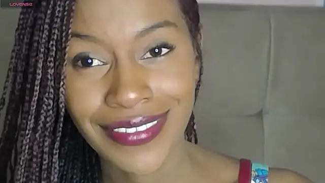 Snapshot of Aliis_Love chatting on 12/18/25, 04:57 Aliis Love online show from 12/18/25, 04:57