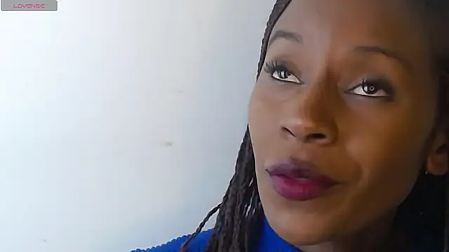 Snapshot of Aliis_Love chatting on 12/19/25, 11:01 Aliis Love online show from 12/19/25, 11:01