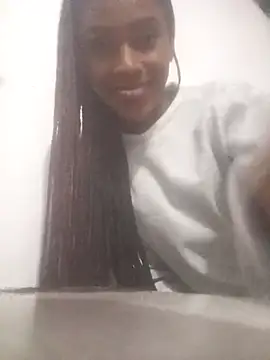 Snapshot of Aliis_Love chatting on 01/16/26, 12:36 Aliis Love online show from 01/16/26, 12:36