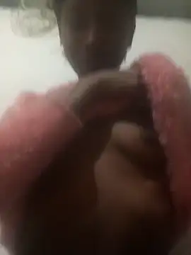 Snapshot of Aliis_Love chatting on 02/15/26, 02:30 Aliis Love online show from 02/15/26, 02:30