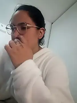 Snapshot of phoop_lilaa chatting on 02/06/26, 03:44 phoop lilaa online show from 02/06/26, 03:44