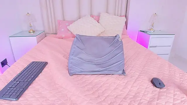 alanarose18 online show from 04/30/26, 08:57