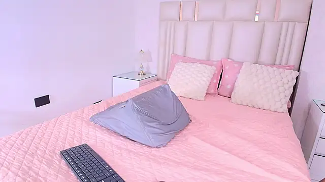 alanarose18 online show from 05/11/26, 07:22