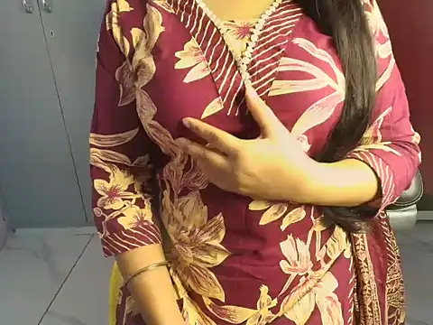 Snapshot of SIMRAN_DHILON chatting on 11/08/25, 05:18 SIMRAN DHILON online show from 11/08/25, 05:18