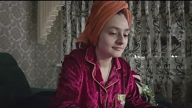 SweetLiaison online show from 12/18/25, 04:57