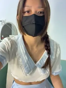 Snapshot of Cara-02 chatting on 11/27/25, 12:35 Cara-02 online show from 11/27/25, 12:35