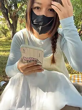 Snapshot of Cara-02 chatting on 12/17/25, 04:40 Cara-02 online show from 12/17/25, 04:40