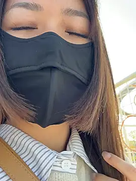 Snapshot of Cara-02 chatting on 12/18/25, 02:39 Cara-02 online show from 12/18/25, 02:39