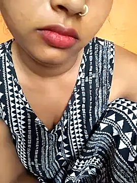 Sexy Divya   online show from 06/11/26, 01:49