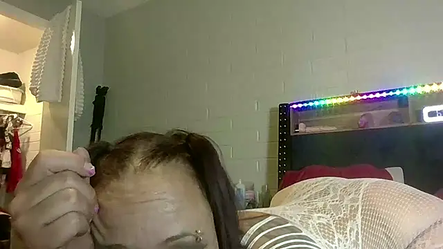 nikkibae33 online show from 06/17/26, 01:45