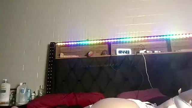 nikkibae33 online show from 06/18/26, 09:14
